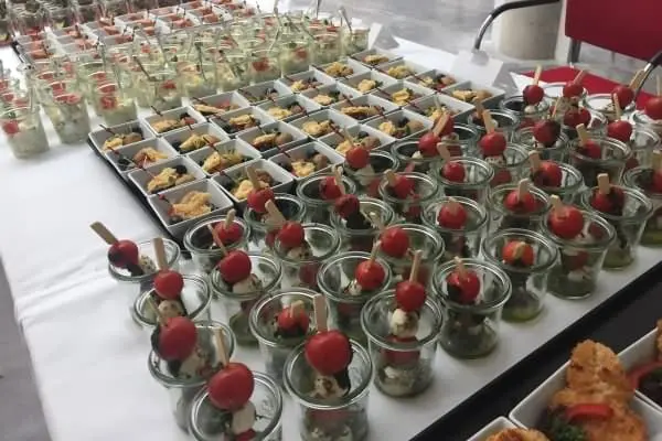 fingerfood_gemischtes5_messe_catering_400x600_web.jpg