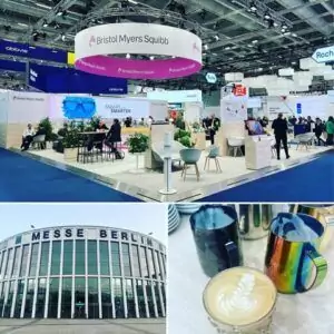 Stand von Bristol Myers Squibb bei der DGHO-Jahrestagung in der Messe Berlin, dazu Cappuccino mit Latte Art
