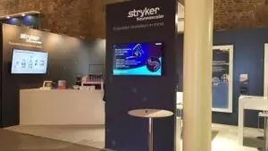 Messestand von Stryker Neurovascular mit Kaffeestation bei der Jahrestagung der DGNR in Köln