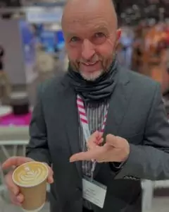 Cappuccino mit Latte Art von Voodoo Events beim DGU-Kongress in der Messe Leipzig