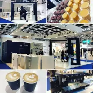 Stand von Getinge beim DKOU in der Messe Berlin mit Siebträgermaschine, Latte Art und Desserts