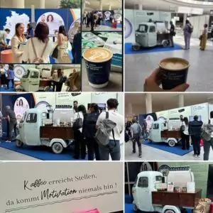 Mobile Ape-Kaffeebar und Kaffeebecher mit Latte Art am Stand der Ober Scharrer Gruppe beim DOC-Kongress in Nürnberg